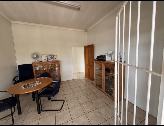 1,550M² WAREHOUSE TO LET IN EASTLEIGH